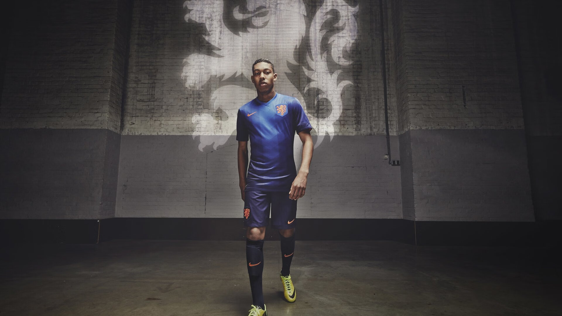 逆境中的“无畏勇者”:坚定不移的足球精神